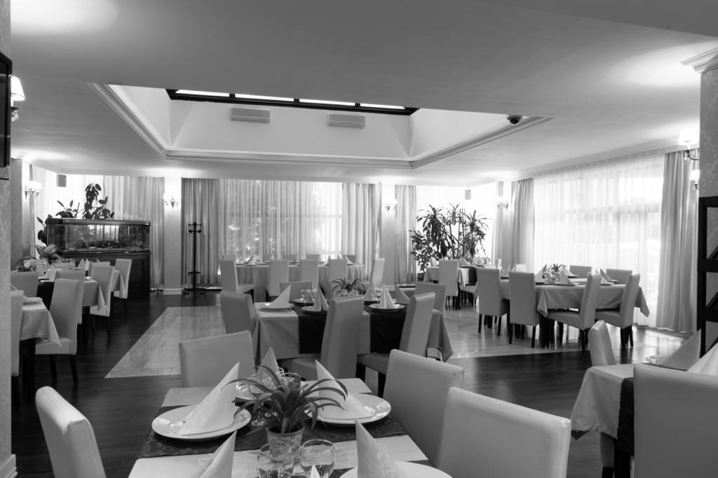 Hotel Rex Сигишоара Экстерьер фото